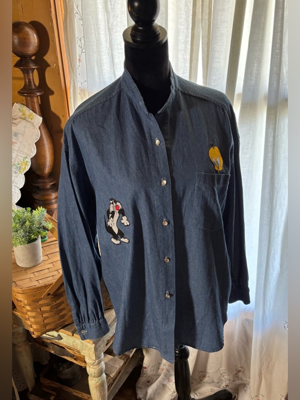 VTG 1992 Top Line USA Looney Tunes Denim Shirt Embroidered Tweety & Sylvester M